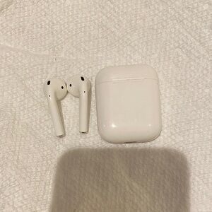 Apple White Earbud Headphones AirPods 1st generation